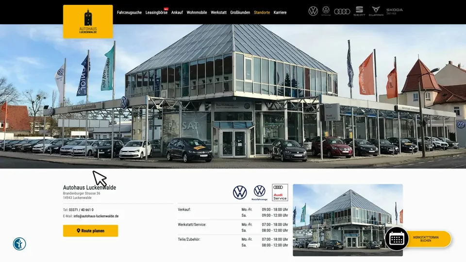 Das Bild zeigt die Webseite http://www.audi-vw-luckenwalde.de mit einem aktiven danova Assistant, der geöffnet und wieder geschlossen wird.