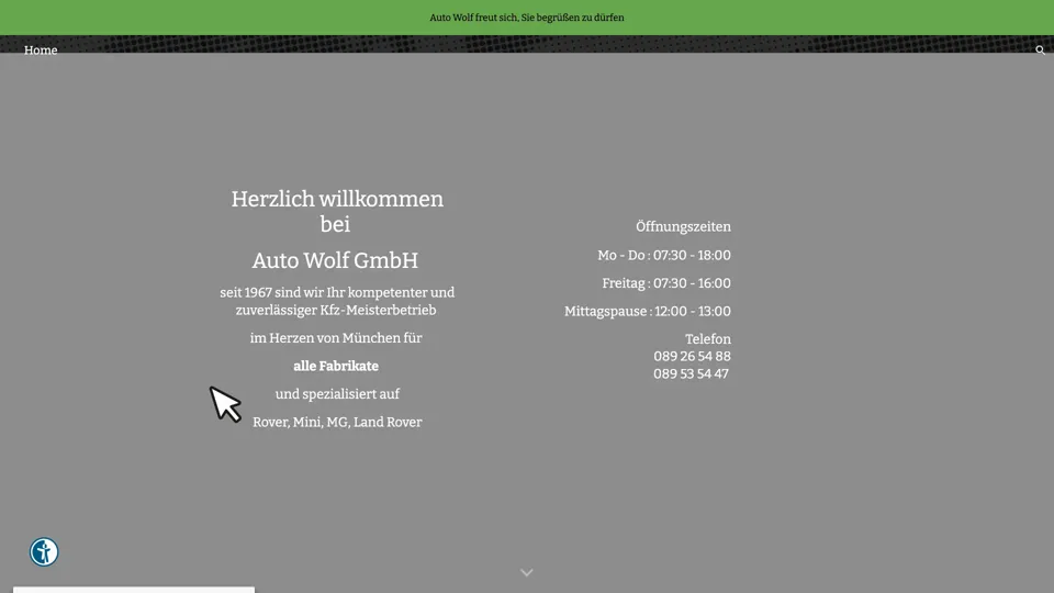 Das Bild zeigt die Webseite www.auto-wolf-muenchen.de mit einem aktiven danova Assistant, der geöffnet und wieder geschlossen wird.