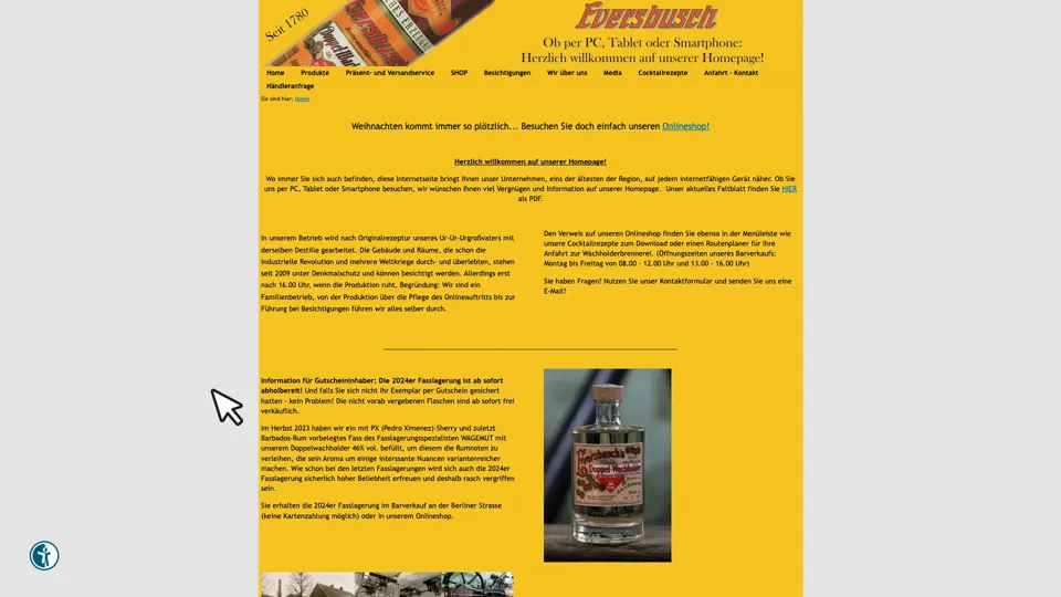 Das Bild zeigt die Webseite www.eversbusch.de mit einem aktiven danova Assistant, der geöffnet und wieder geschlossen wird.