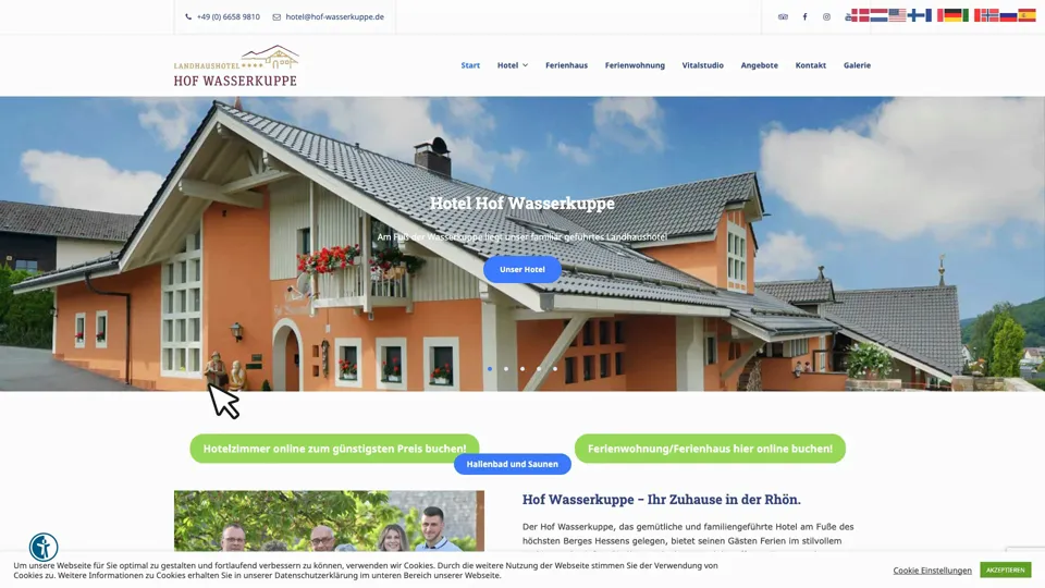 Das Bild zeigt die Webseite http://www.Hof-Wasserkuppe.de mit einem aktiven danova Assistant, der geöffnet und wieder geschlossen wird.