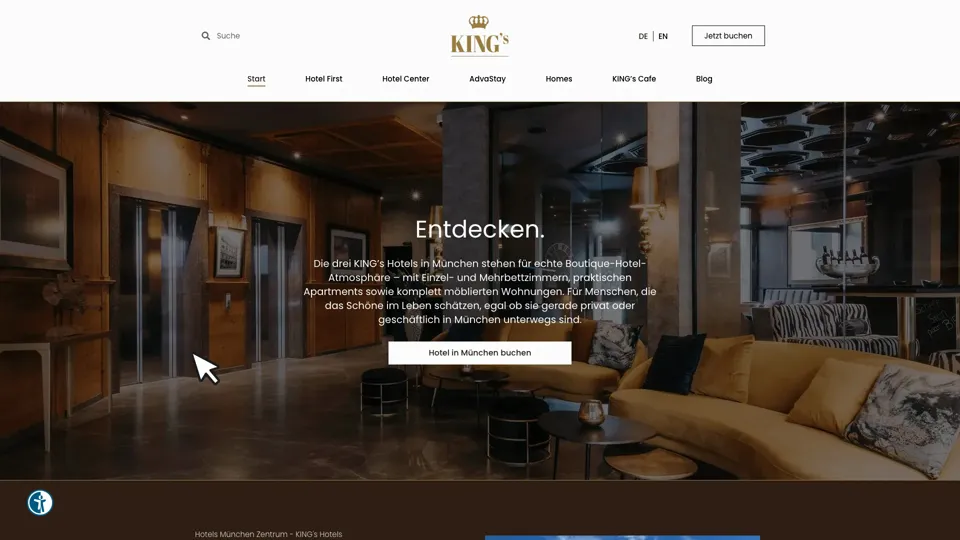 Das Bild zeigt die Webseite www.kingshotels.de mit einem aktiven danova Assistant, der geöffnet und wieder geschlossen wird.