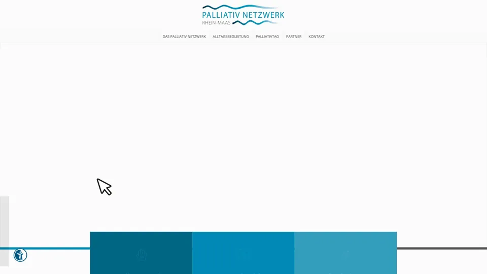Das Bild zeigt die Webseite www.pallinetz.de mit einem aktiven danova Assistant, der geöffnet und wieder geschlossen wird.