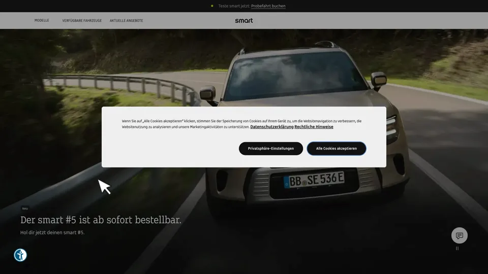 Das Bild zeigt die Webseite www.smart-frankfurt.de mit einem aktiven danova Assistant, der geöffnet und wieder geschlossen wird.