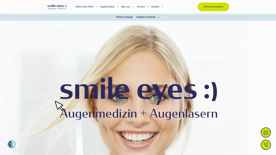 Das Bild zeigt die Webseite www.smileeyes.de mit einem aktiven danova Assistant, der geöffnet und wieder geschlossen wird.