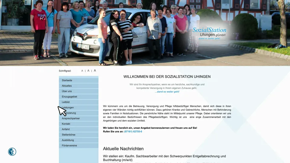 Das Bild zeigt die Webseite http://www.sozialstation-uhingen.de mit einem aktiven danova Assistant, der geöffnet und wieder geschlossen wird.