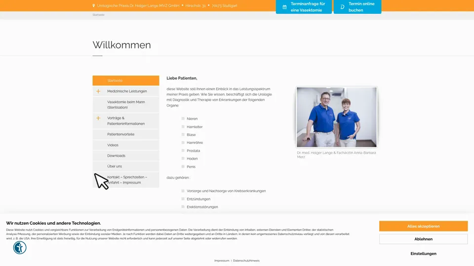 Das Bild zeigt die Webseite http://www.urologe-dr-lange-stuttgart.de mit einem aktiven danova Assistant, der geöffnet und wieder geschlossen wird.