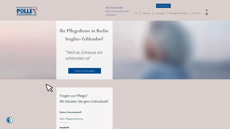 Das Bild zeigt die Webseite www.pflegestationpollex.de mit einem aktiven danova Assistant, der geöffnet und wieder geschlossen wird.