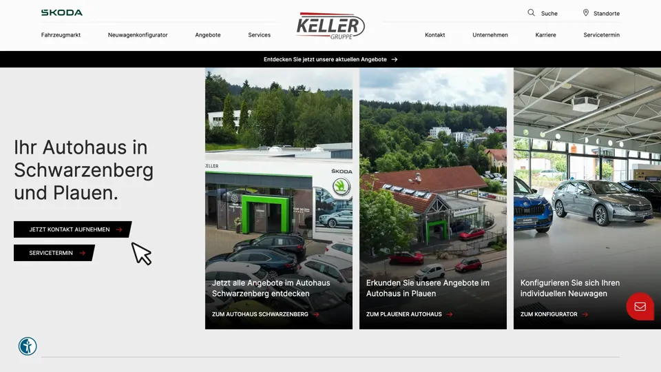 Das Bild zeigt die Webseite www.autocenter-plauen.de mit einem aktiven danova Assistant, der geöffnet und wieder geschlossen wird.
