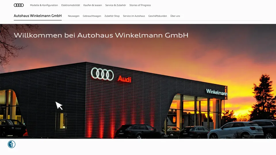 Das Bild zeigt die Webseite https://www.winkelmann-soltau.audi mit einem aktiven danova Assistant, der geöffnet und wieder geschlossen wird.